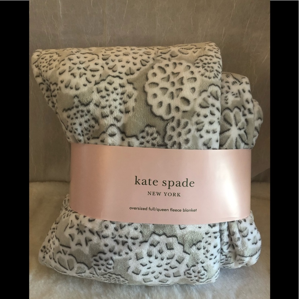 New Kate Spade Christmas Snowflake Queen Blanket